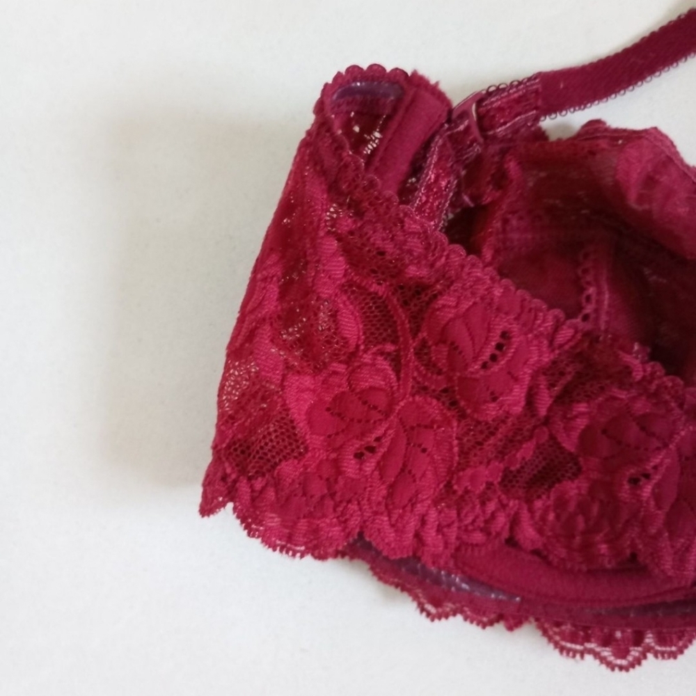 Lou Paris burgundy lace halter bra - Picture 5 of 6